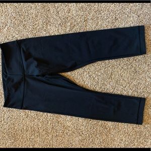 women’s silky black lululemon leggings cropped 6